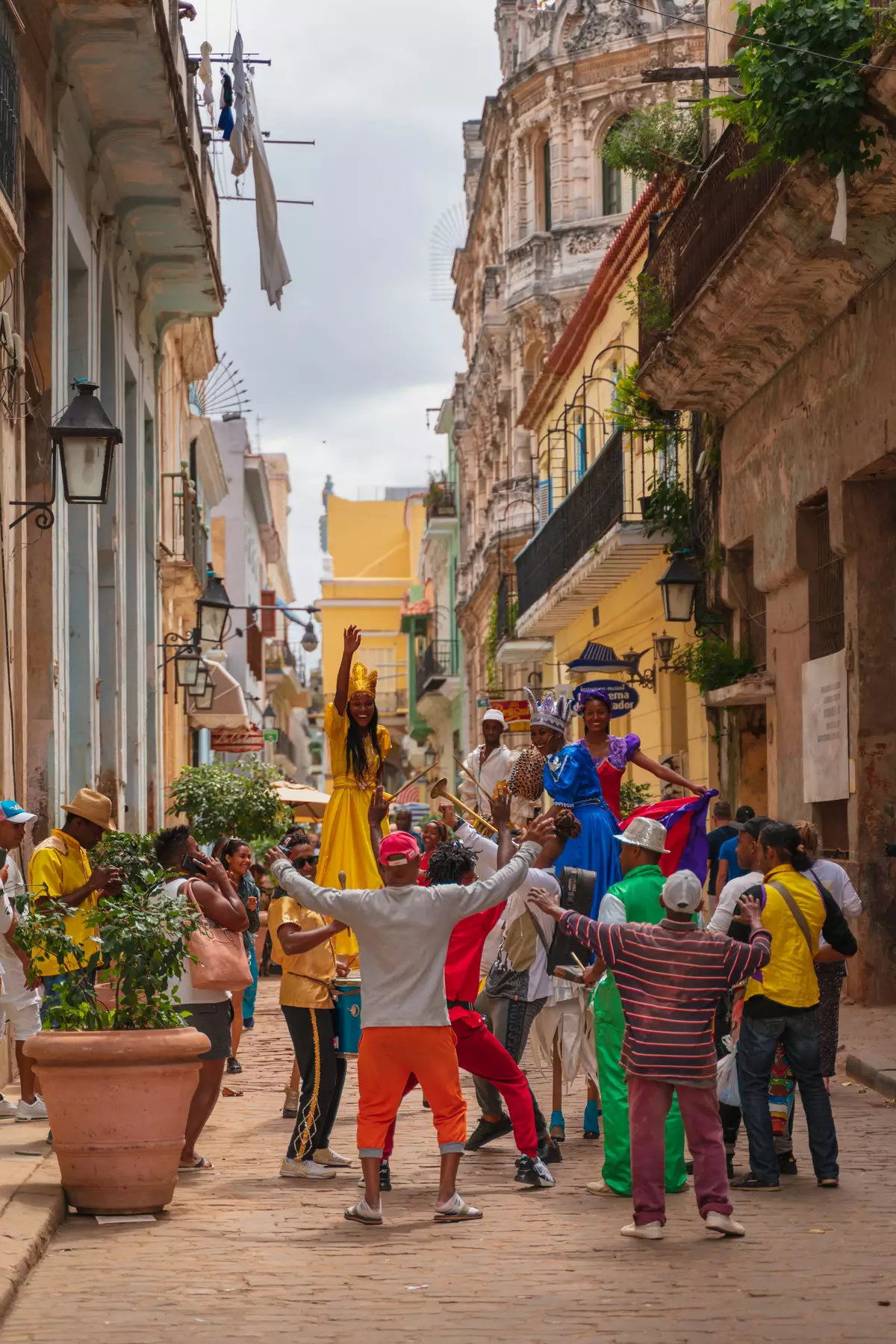 People dancing, streets of Havana