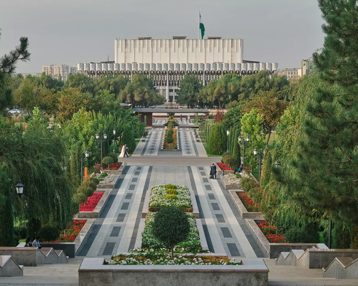 A view from the Alisher Navoi monument to the Istiqlol (Xalqlar Do'stligi) Concert Hall. Tashkent