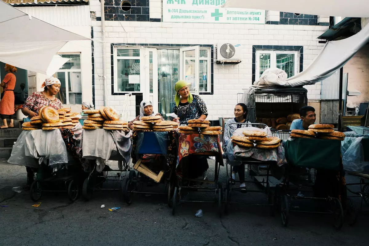 Bread sellers in Jalalabad